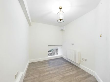 4 bedroom House To Let Total Size: 883 SQ FT - Photo 2