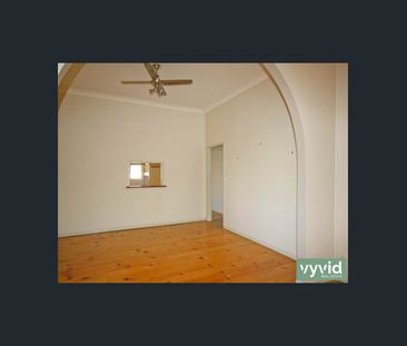 Charming Queenslander in the Heart of Gladstone - Photo 2