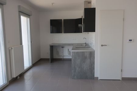 Appartement AVENUE FRANCOIS JACOB - BEZANNES - Photo 4
