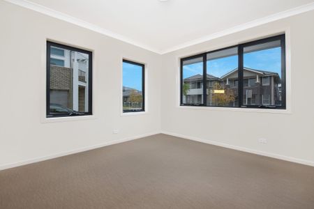 63 William Hart Crescent, Penrith - Photo 2