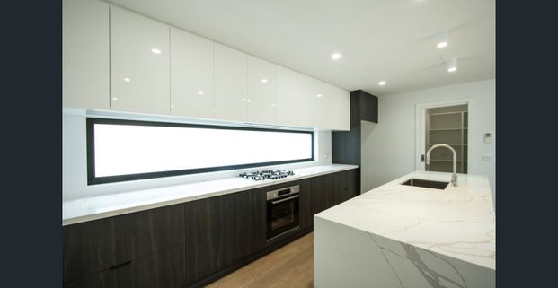 Meticulously designed town residence - Photo 1