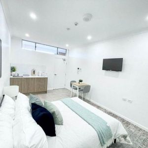 "Modern Furnished Studio" - Photo 3