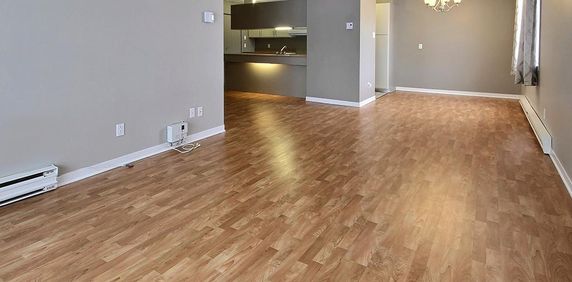 4 1/2 PAISIBLE, lumineux, rénové (LORETTEVILLE) - Photo 2