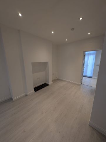 2 Bed Terraced House, Yelverton Road, CH42 - Photo 2