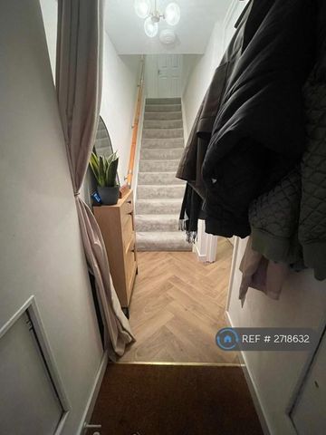 2 bedroom semi-detached house to rent - Photo 3