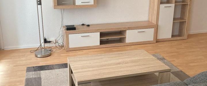 Möblierte Erdgeschosswohnung mit Balkon sucht Nachmieter – für Azubis, Studenten und Pendler. - Foto 1