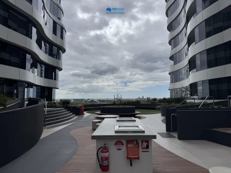 “Victoria Square 1 Bedroom 1 Bathroom !” - Photo 2