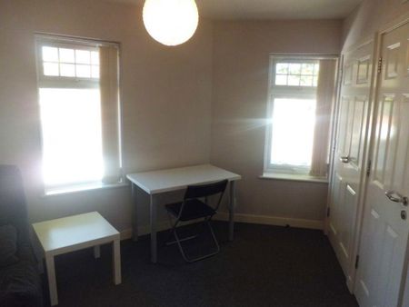 Studio to rent - Photo 5