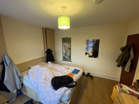 9 bedroom townhouse to rent - Photo 2