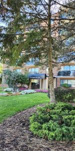 Parkway Manor - Photo 4