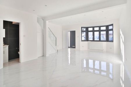 4 bedroom end of terrace house to rent - Photo 3