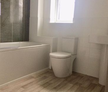 2 bedroom link detached house to rent - Photo 6