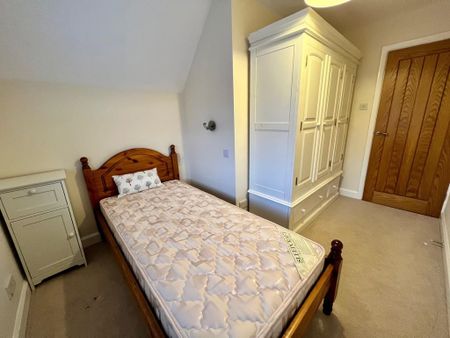 3 bedroom semi-detached house to rent - Photo 5