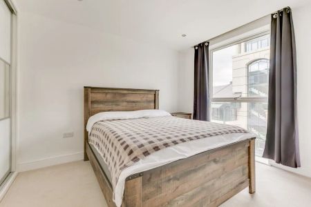 2 bedroom flat in Levett Square - Photo 4