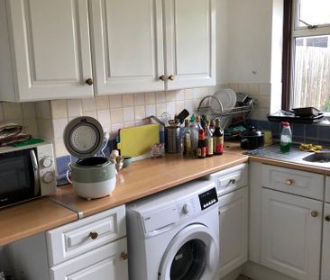 4 bedroom semi-detached house to rent - Photo 4