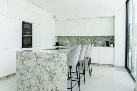 5 bedroom luxury Villa for rent in Benahavís, Spain - Photo 4