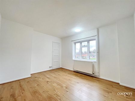 Long Drive, Ruislip, HA4 - Photo 2