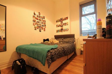 3 bedroom flat to rent - Photo 4