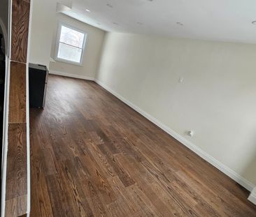 For Lease - 247 Hickling Trail, Barrie, Ontario - Photo 1