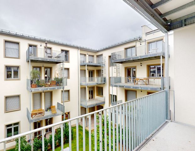 Perfekt für kleine Familien! Schöne 3-Zimmer-Wohnung mit Balkon in der Weststadt. - Photo 1