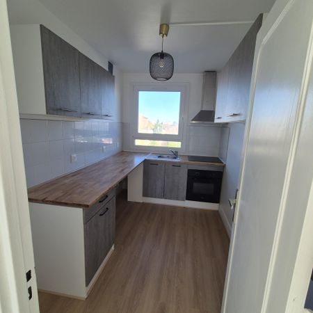 Location Appartement 4 pièces 64m² ST MAUR DES FOSSES 94100 - Photo 4
