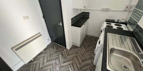 Claude Place - Photo 3