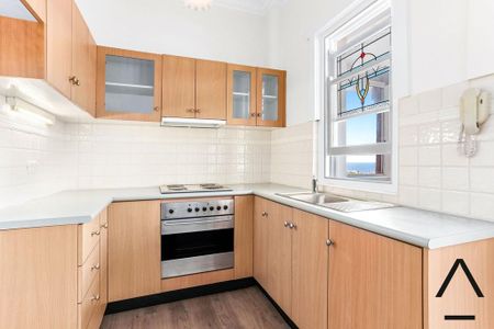 Bright and conveniently located 1 bedroom - Photo 2