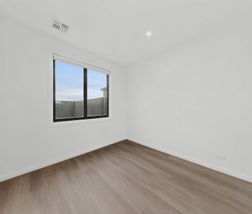 17 Hairpin Drive, Tarneit VIC 3029 - House For Rent | Domain - Photo 1