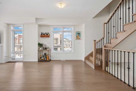 For Lease - 43 Griffith Street, Aurora, Ontario - Photo 5