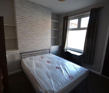 4 bedroom terraced house to rent - Photo 2