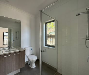 22 Marathon Way, Narre Warren South VIC - Photo 2