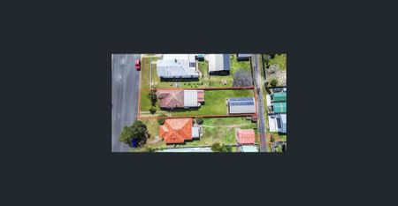 Amazing home with plenty of extras! - Photo 4