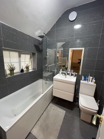 Room in a Shared House, Clifford Avenue, SW14 - Photo 5