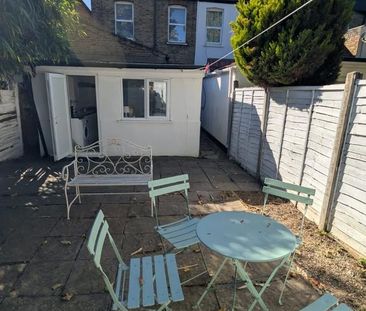5 bedroom semi-detached house to rent - Photo 6