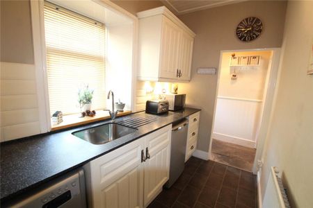 2 bedroom end of terrace house to rent - Photo 3