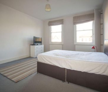 4 bedroom semi-detached house to rent - Photo 3