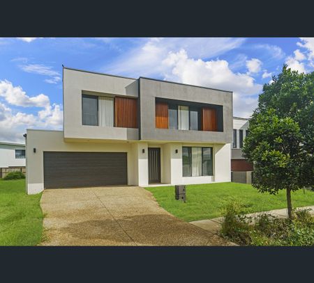 29 Taylor Place, MacKenzie, Qld 4156 - Photo 2