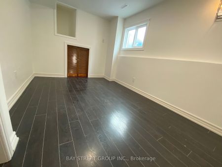 Detached Home For Lease | W8084040 - Photo 3