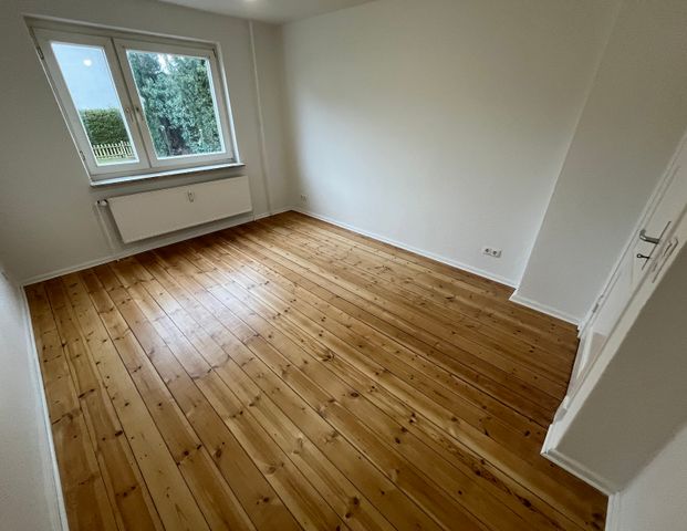 Renovierte 2,5 Zimmer-Wohnung mit modernisierten Duschbad im Hochparterre - Photo 1