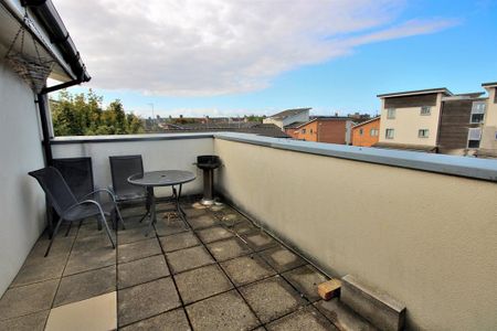 4 bedroom flat to rent - Photo 2