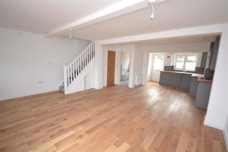 2 bedroom cottage to rent - Photo 2