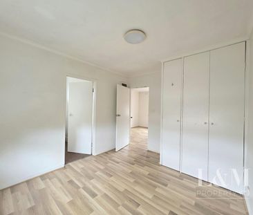 Charming unit in Ideal Location! - Photo 1