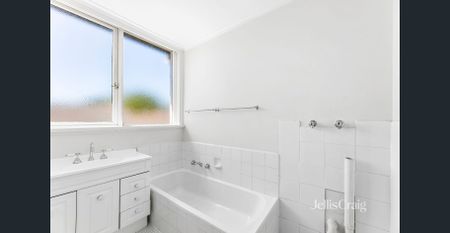 Light-Filled Two Bedroom Living in Desirable Toorak Location - Photo 4