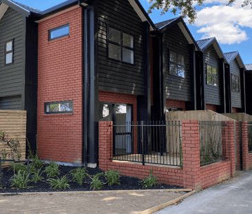 Two Bedroom Townhouse in Popular Hamilton East - Photo 4