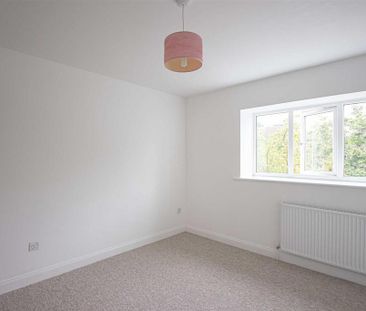 2 bedroom semi-detached house to rent - Photo 6