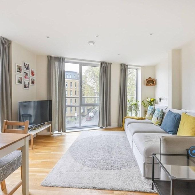 1 bedroom in a flat share to rent - Photo 1