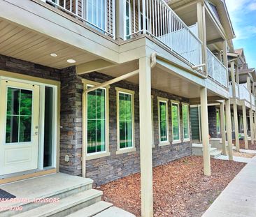 GREAT 3 BED PLUS BONUS RM, 2.5 BATH, 2 STOREY TOWNHOUSE W/A DOUBLE ... - Photo 3