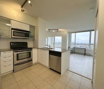 1Bed 1Bath + Den Sub-Penthouse with Stunning View - Photo 4