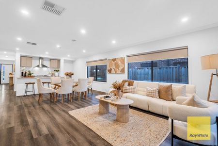 GREAT FAMILY HOME! - Photo 2