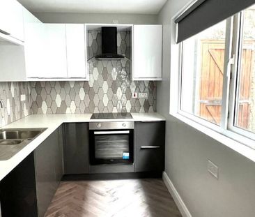 Partly Furnished 2 Bedroom Terrace - Photo 5